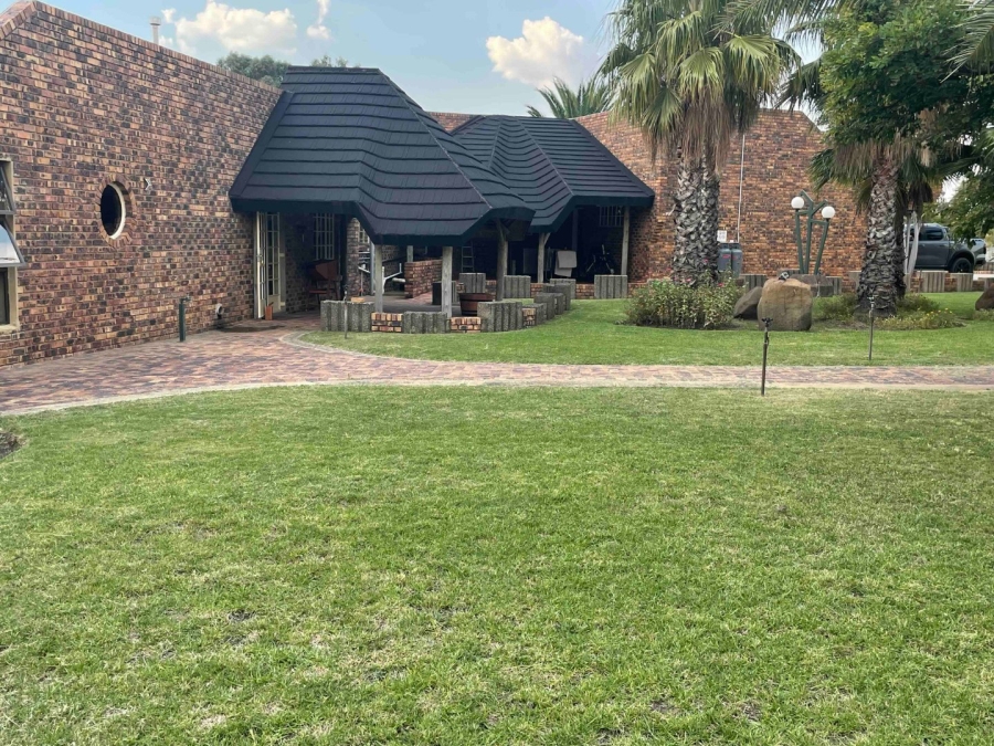 5 Bedroom Property for Sale in Oranjeville Free State